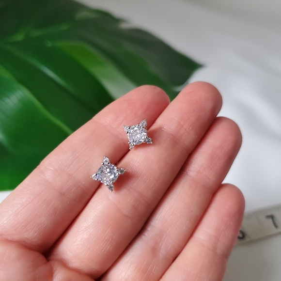 Exquisite .925 Sterling Silver AAAAA CZ Stone - Picture 7 of 7